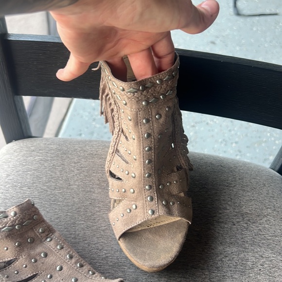 Fringe Wedges - Picture 3 of 4